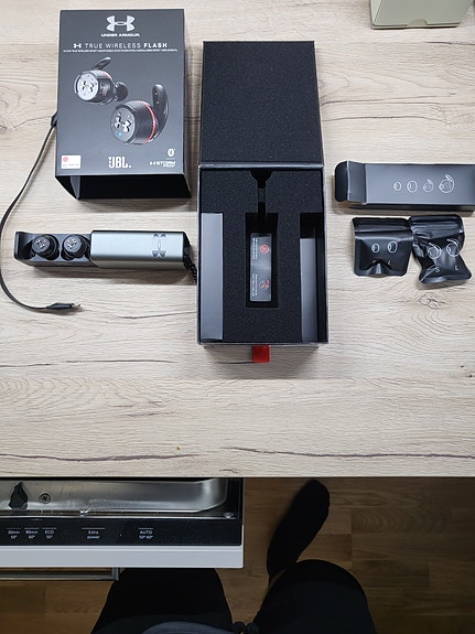 JBL-Bluetooth kuulokkeet