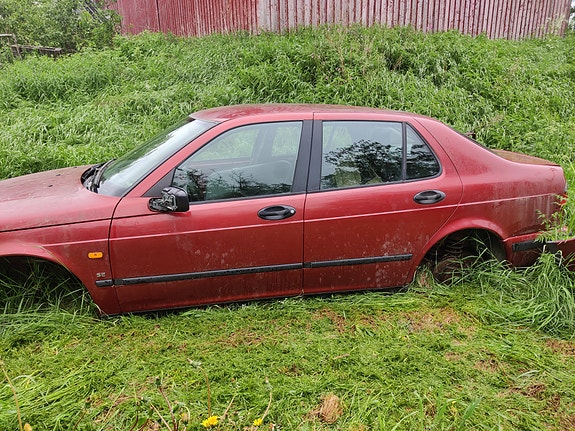 Saab 9-5 -98 osia