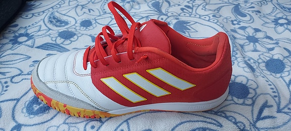 Adidas futsal/sisäpelikengät koko 43 punainen