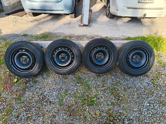 15" Nastarenkaat 4x100 vanteilla