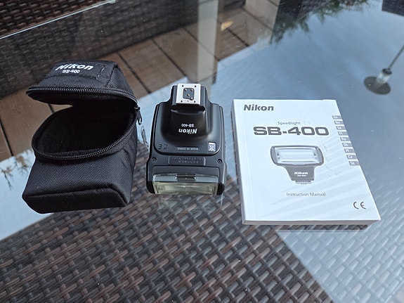Nikon SB-400 salamalaite