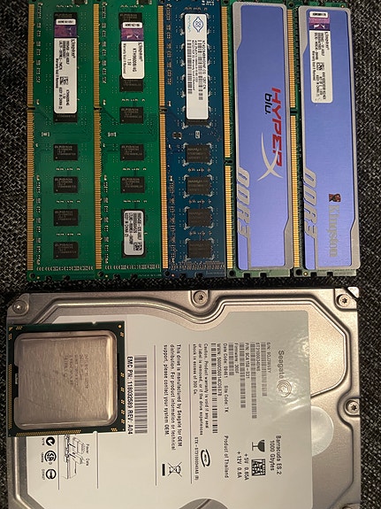 Intel-Xeon W3530 prosessori + 16GB DDR3-muistit