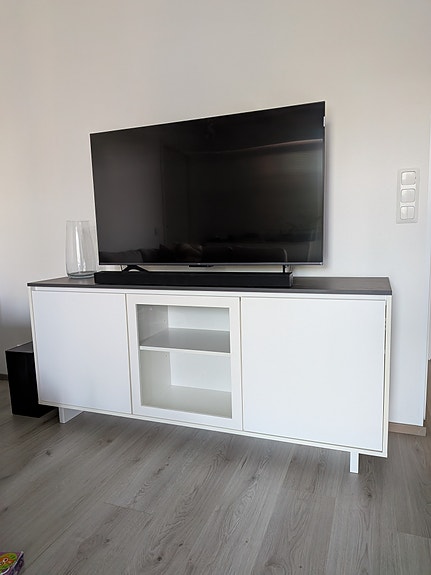 Valkoinen senkki / tv taso