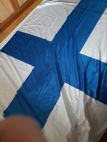 Lipputankoon Suomen lippu.150 x 245. 9 metrin lipputankoon