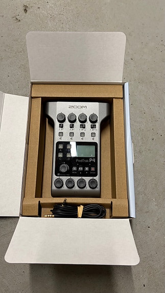 Zoom PodTrak P4 äänitallennin mikseri
