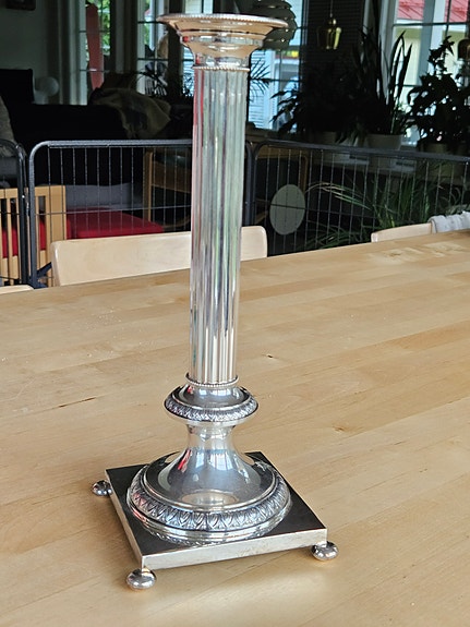 Hopeinen Pilari 300 mm kynttilänjalka