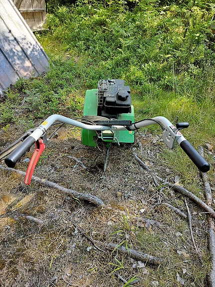 Viking VH 440 jyrsin Briggs & Stratton -moottorilla