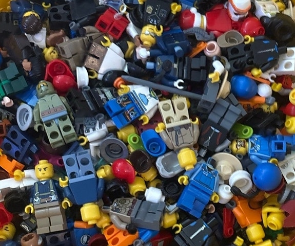 Ostetaan Lego ukkoja