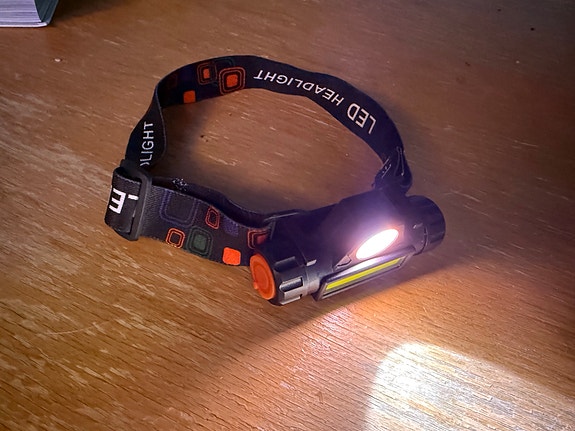 LED otsalamppu USB-ladattava