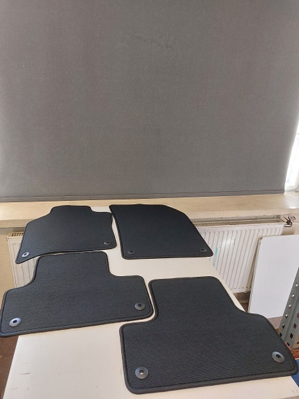 Volvo XC60 mk2 UUSI OEM Tekstiilimattosarja vm. 2018->