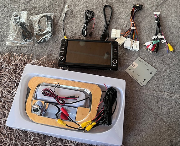 Toyota Hilux Android soitin ja peruutuskamera