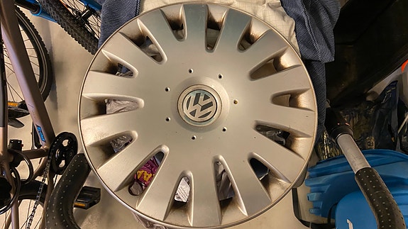 Volkswagen alkuperäinen pölykapseli 16"
