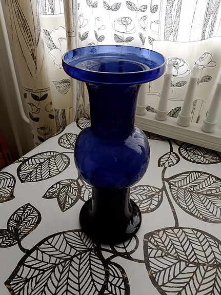 sininen desing maljakko