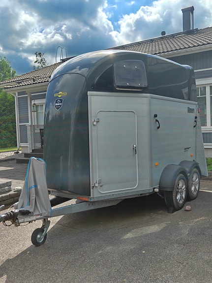 Humbaur Xanthos 2 hevosen traileri