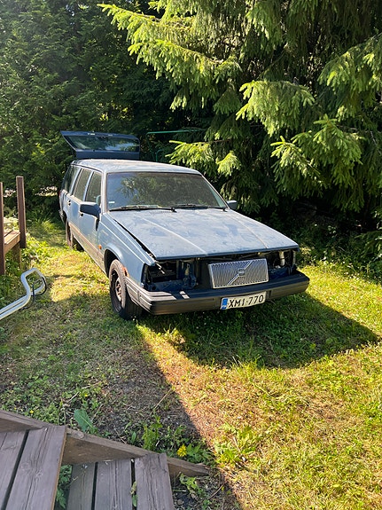 Volvo 940 farmari purussa
