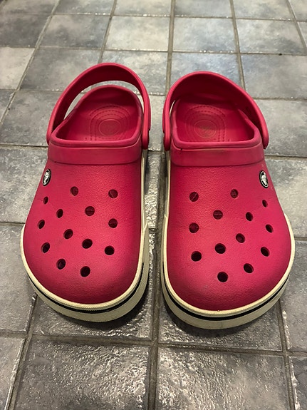 Pinkit Crocs -sandaalit 38
