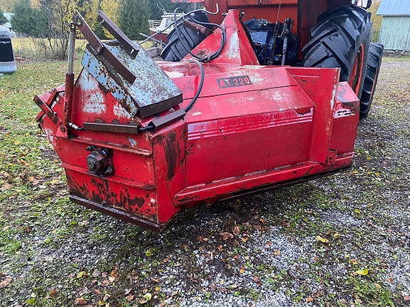 Traktorin lumilinko Alatalkkari AT 220