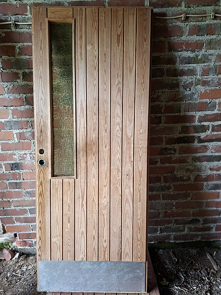 Ulko-ovi 9x21 karmeineen