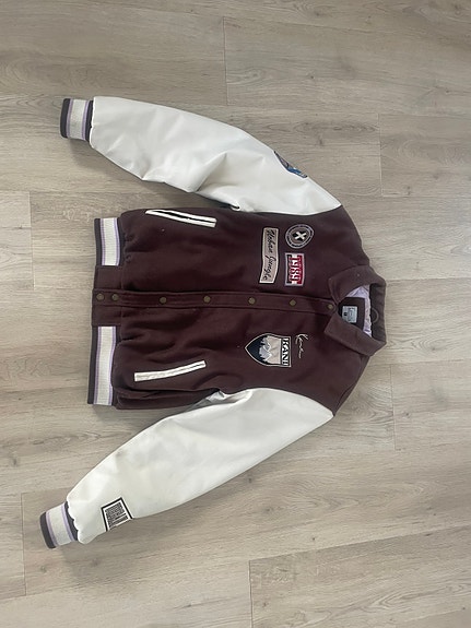 Karl Kani varsitytakki