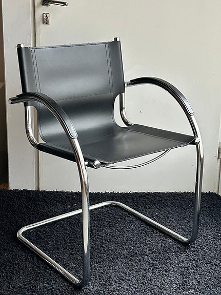 Nahkaiset metallirunkoiset tuolit 4 kpl