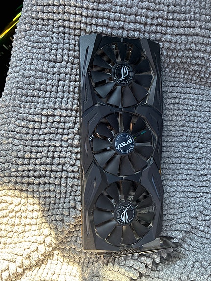 GTX 1080 Asus ROG Strix näytönohjain 3 tuuletinta
