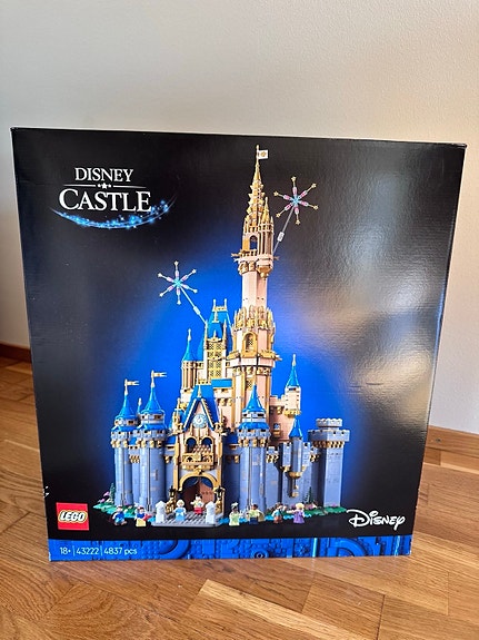 Avaamaton LEGO Disney linna #43222