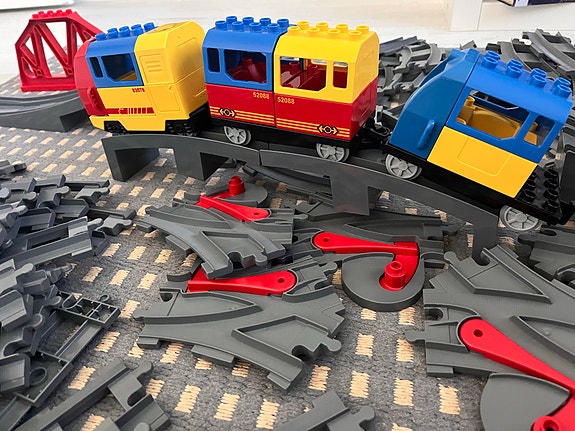 LEGO DUPLO  junarata ja veturi
