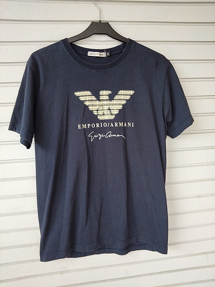 Armani T-paita