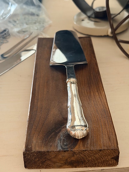 Hopeinen Chippendale kakkulapio (Hansa-Silver)