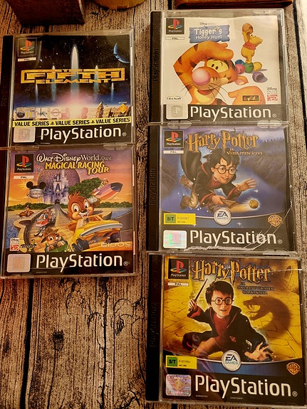 Myydään Play station 1 pelejä