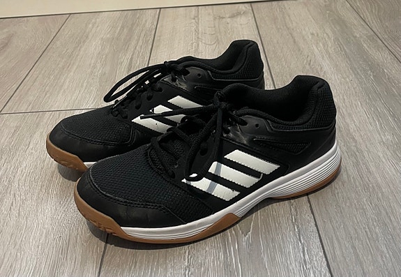Adidas sisäpelikengät