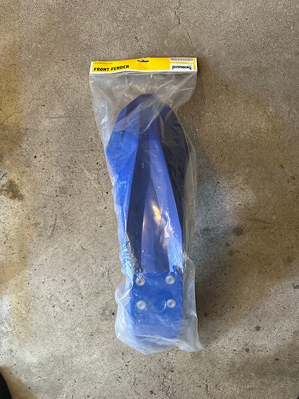 Husaberg etulokasuoja sininen