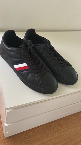 Tommy Hilfiger tennarit