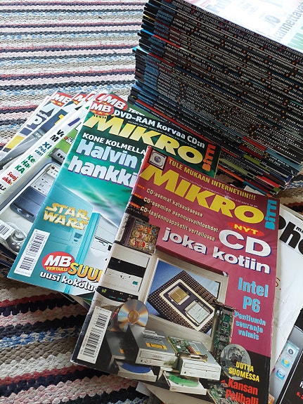 Mikrobitti-lehtiä 1995, 1999, 2002, 2005-2009