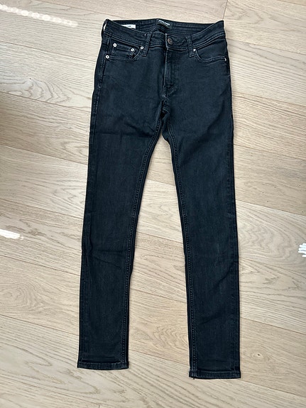 Mustat farkut koko 28/30