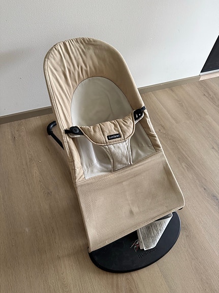 BabyBjörn sitteri ja lelukaari