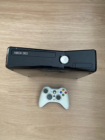 Microsoft Xbox 360 pelikonsoli musta
