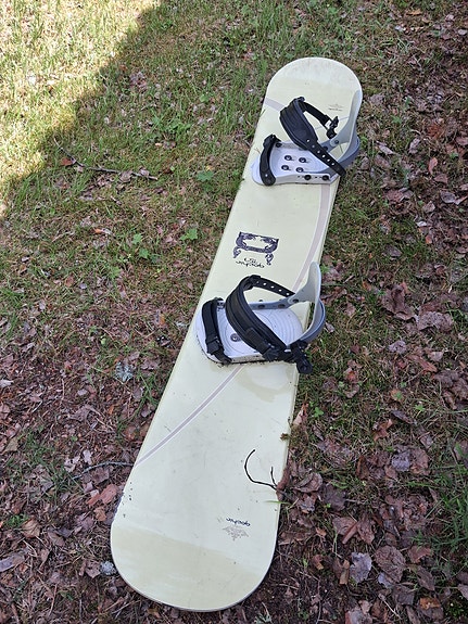 Lumilauta siteillä, 155cm