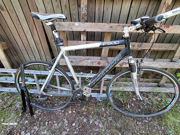 Tunturi F500 -maantiepyörä