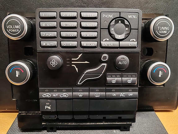 Volvo V70 ilmastoinnin ja radion ohjauspaneeli