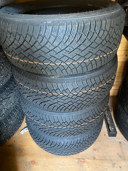 Nokian Hakkapeliitta kitkarengas 17 tuumaa