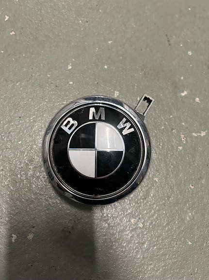BMW takaluukun merkki / avausmekanismi e87