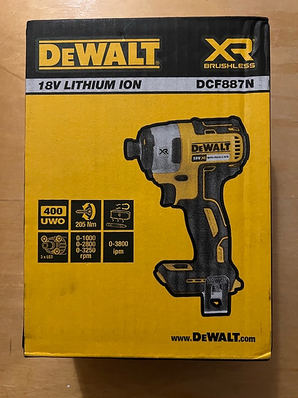 UUSI DeWalt 18V XR iskevä ruuvinväännin DCF887N