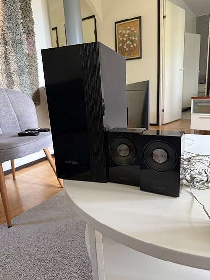 Samsung kaiuttimet ja subwoofer musta