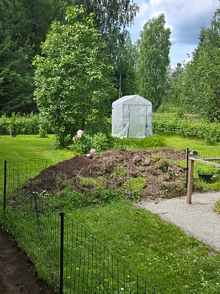 Täytemaata / nurmikkoa Varkaudessa