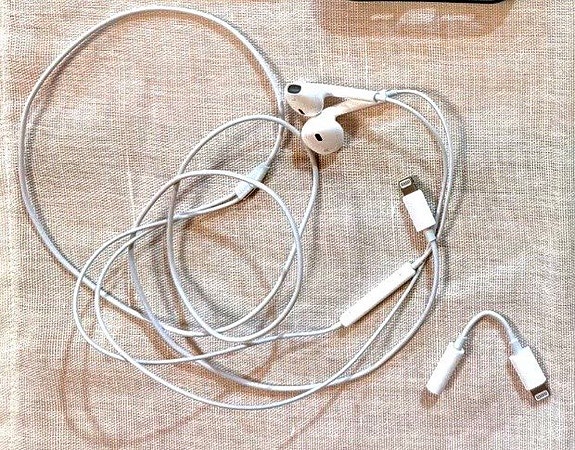 Apple handsfree-kuulokkeet & USB-C 3,5 mm:n sovitin