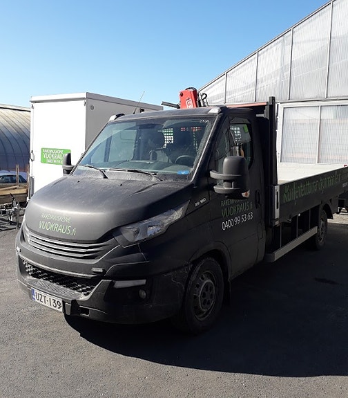 Vuokrattava Pakettiauto 1tn nosturilla avolava 3500 KG IVECO DAILY