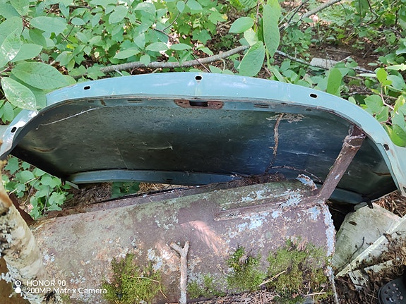 Hyvän kuntoinen MB W108/w110/w111 nokkapelti