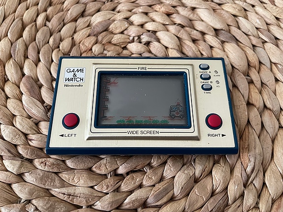 Nintendo Game & Watch Fire käsikonsoli