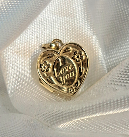 Medaljonki kultaa 585